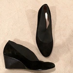 Taryn Rose size 8 wedges 🖤
